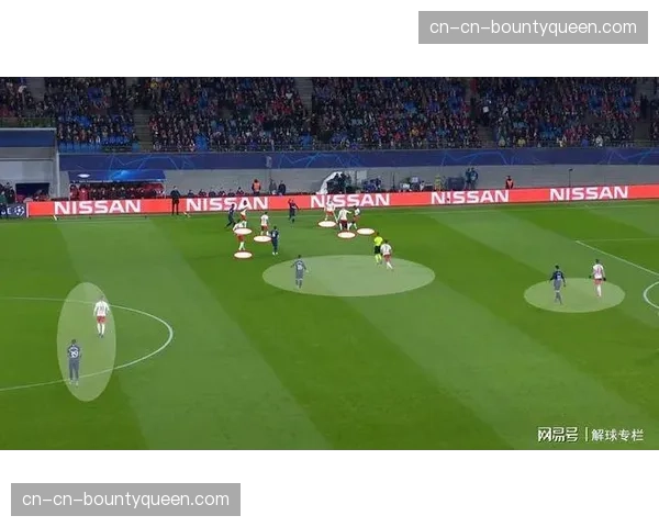 业余联赛兴起“欧冠战术模仿热”，三中卫体系在民间赛场普及